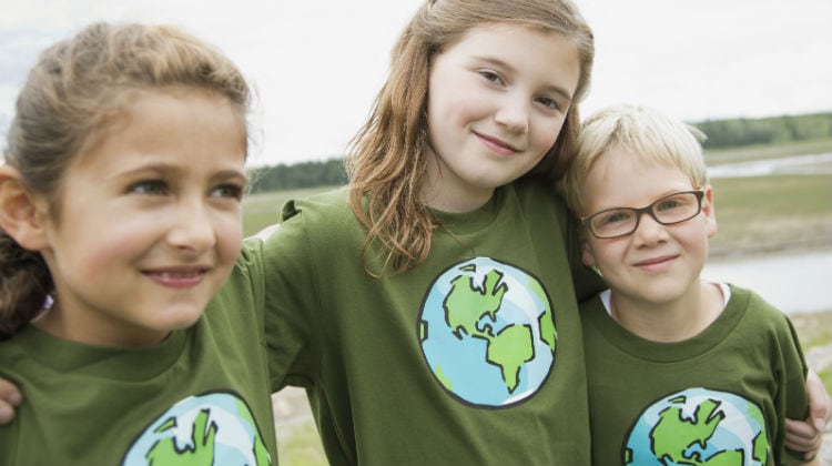Cittadinanza scuola primaria - bambini magliette mondo