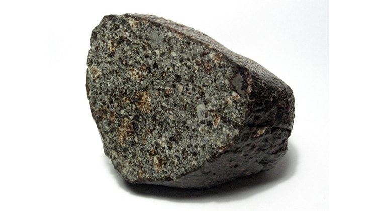 Frammento di un meteorite chimicamente appartenente alla classe delle condriti carbonacee